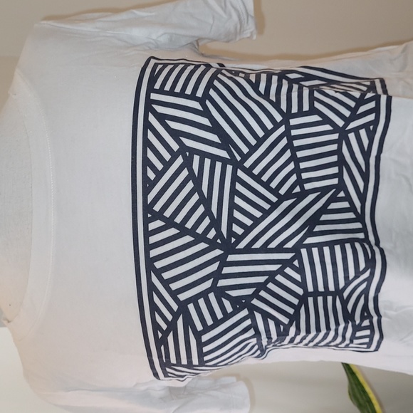 Uniqlo MoMA Special Edition Cropped Tee - Picture 2 of 5